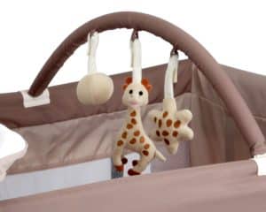 lit parapluie sophie la girafe avec arche de jeu